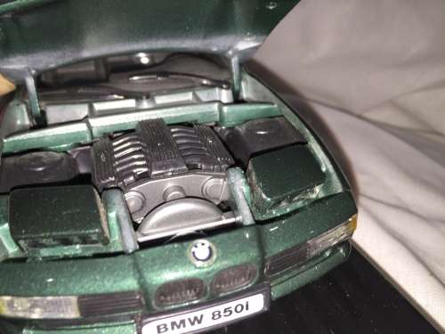1990 BMW 850i 1:18 Scale Road Tough